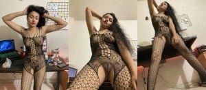 Viral MMS XXX of  Sexy Desi Girl Shows Nude Body and Blowjob