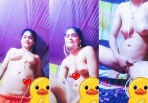 Horny Desi Girl Shows and Fingering viral sex mms