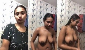 Sexy Desi Girl Bathing instagram viral mms videos