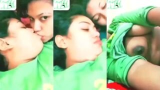 Desi Lesbo Girl Romance and Shows Nude Body viral sex mms